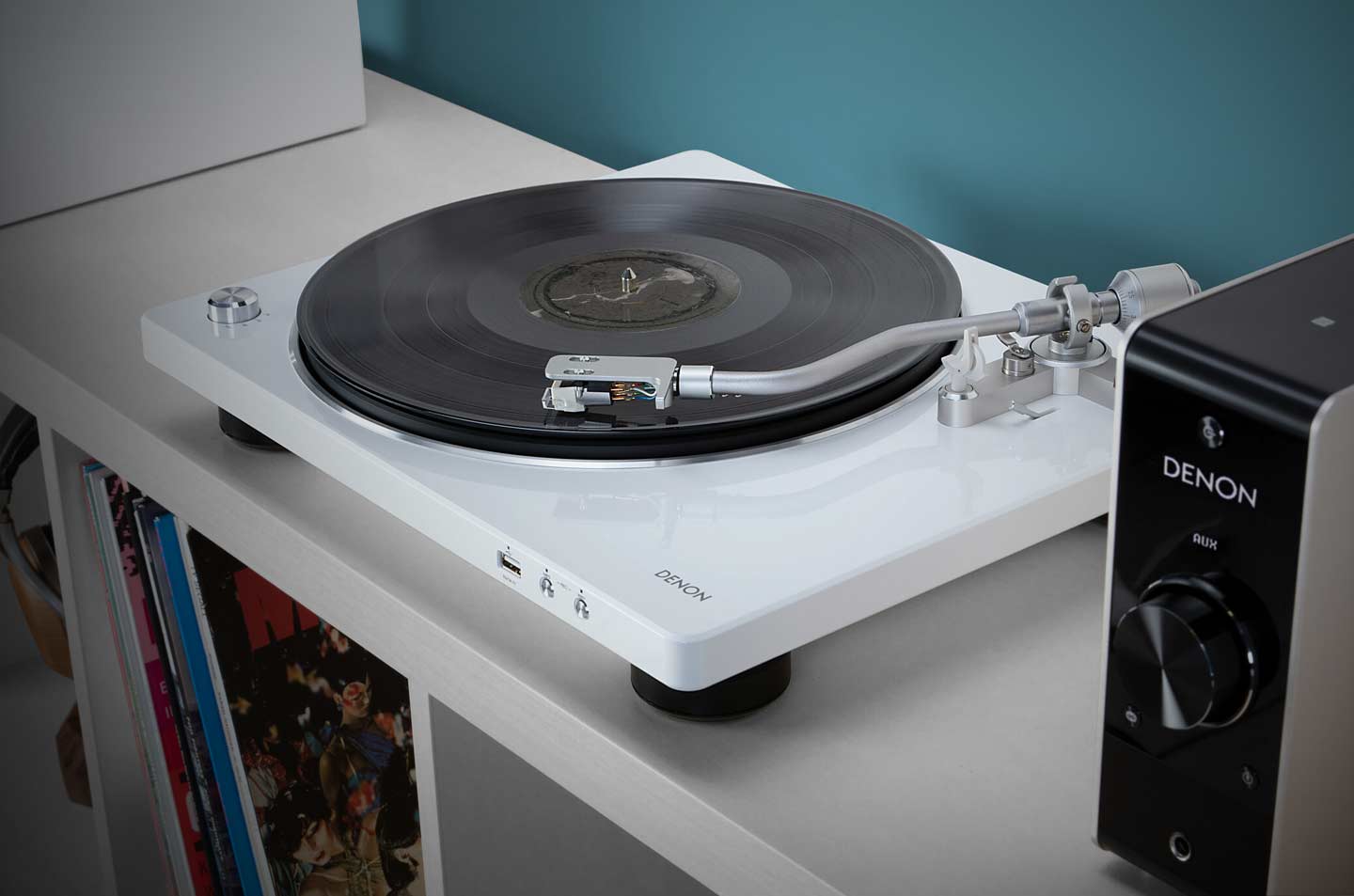 DP-200USB - Fully automatic turntable with USB port and built-in 